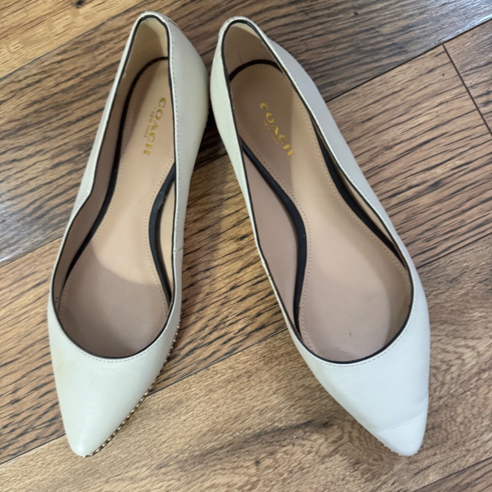 Coach Pointed Toe Flats Ivory Leather Stud Trim Size 7.5 B